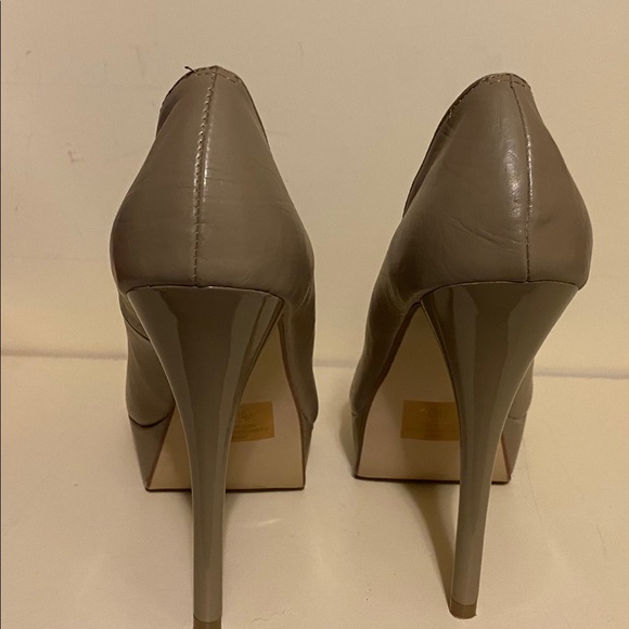 Tan heels - Picture 3 of 4